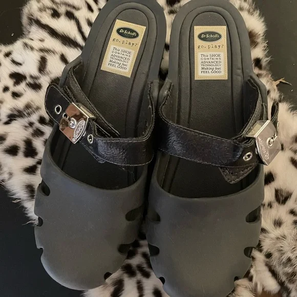 Black Platform Clogs - Picture 2 of 6